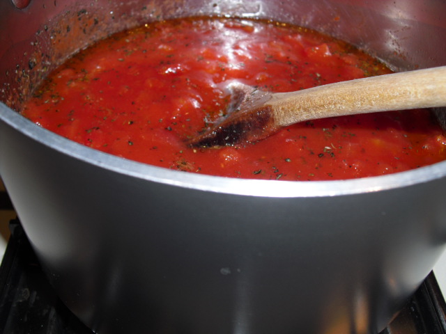 Simple Marinara Infused with Garlic & Spices.
